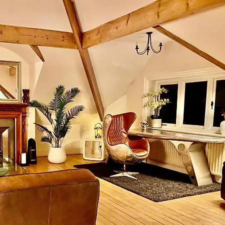 Peaceful Lakeside Loft * Leeds (West Yorkshire)