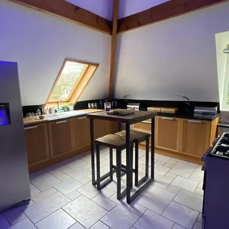 Peaceful Lakeside Loft בית אירוח *