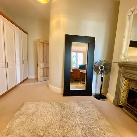 Peaceful Lakeside Loft * לידס